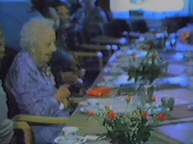 1984 Mw. Eijken viert haar 109e verjaardag in het Liornehuis.