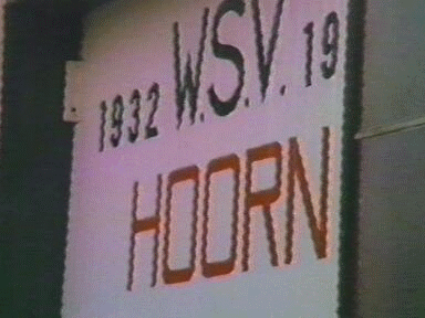 1984 Hoorn: De protestsingle tegen de Markerwaard (de Neelie Smit-Kroes blues) wordt aangeboden aan het gemeentebestuur.
