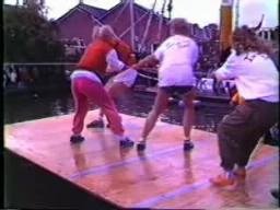 1986 Enkhuizen: 'Trek 'm erin' - de TROS maakkt opnamen van dit evenement. 