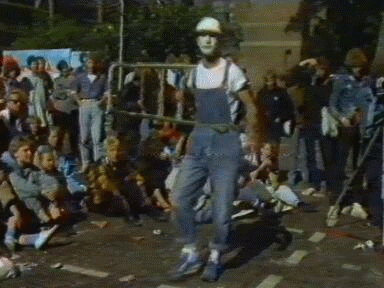 1985 Hoorn: Ren Wielings - mime op het Kerkplein.