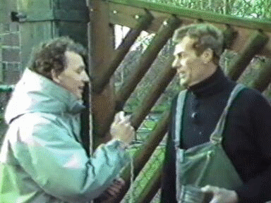 1986 Hoorn: Het Julianapark verpaupert. Er verschijnt plotseling iemand die genteresseerd is in de herten.